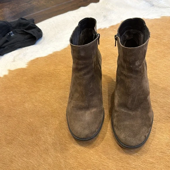 Mephisto sz6 brown/gray ankle booties - Picture 2 of 8